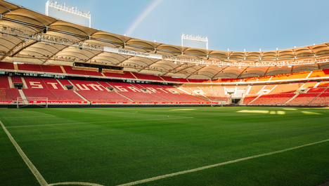 MHP Arena Stuttgart Innenfläche und Rasen